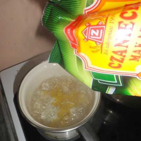 Krok 2 - Penne z jajkiem poche i sosem wielowarzywnym ze szpinakiem i roszponką foto