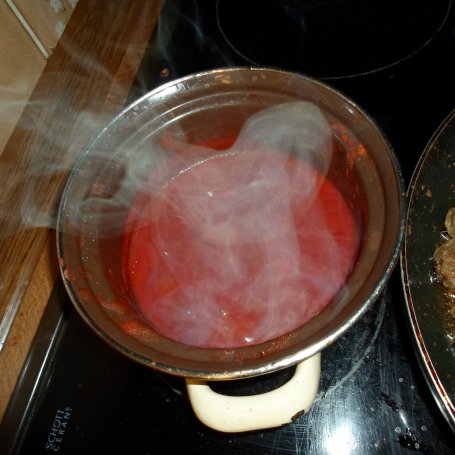 Krok 5 - Penne z klopsami w sosie pomidorowym foto