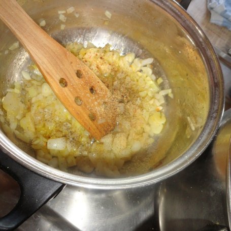 Krok 1 - Penne z mulami w sosie pomidorowym foto