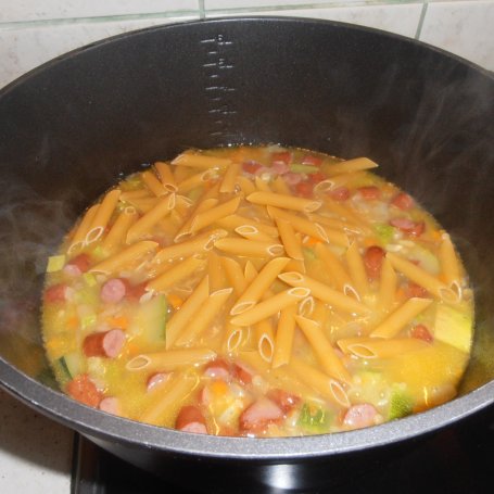 Krok 4 - Penne z soczewicą kabanosem i cukinią foto
