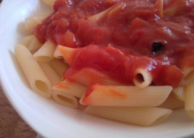 Fotografia przedstawiająca Penne z sosem pomidorowym
