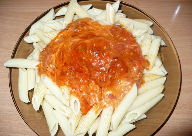 Fotografia przedstawiająca Penne z sosem pomidorowym