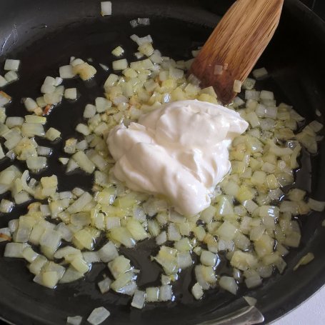 Krok 2 - Penne z tuńczykiem i suszonymi pomidorami foto