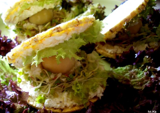 Fotografia przedstawiająca Perłopławy śniadaniowe czyli kanapka z jajkiem inaczej