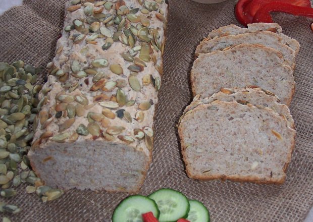 Fotografia przedstawiająca Pestkowe pieczywo, czyli chleb z dynią :)