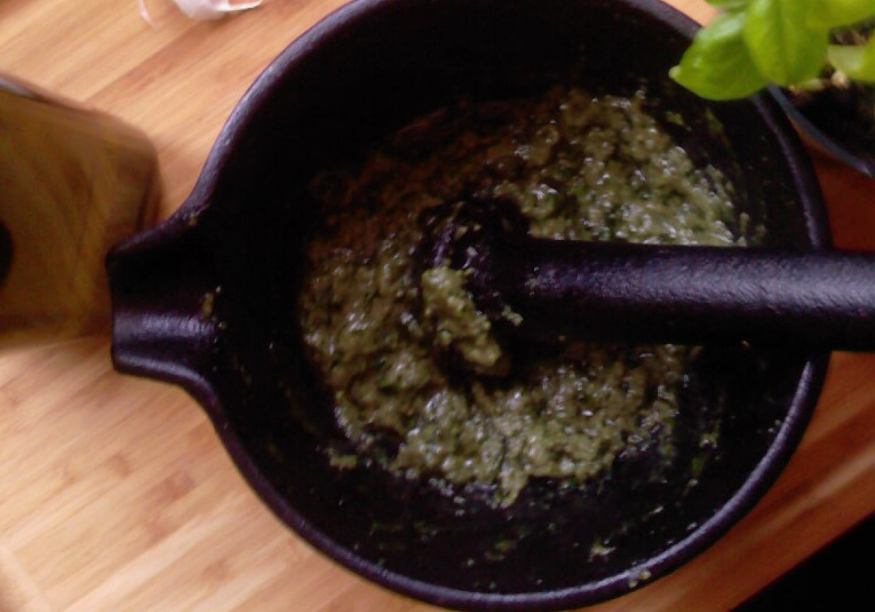 Pesto bazyliowo - migdałowe foto