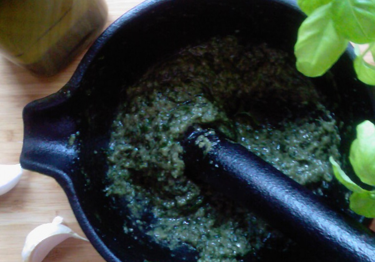 Pesto bazyliowo - migdałowe foto