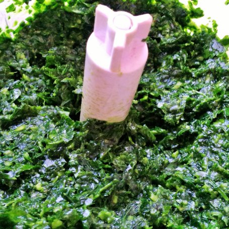 Krok 4 - Pesto w stylu polskim z suszoną cebulką foto