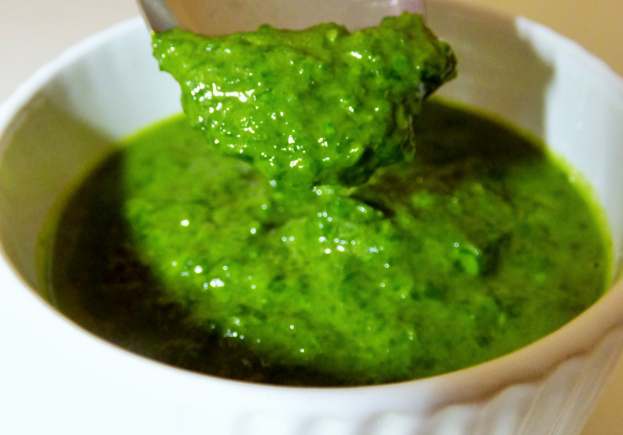 Pesto ze szpinaku foto