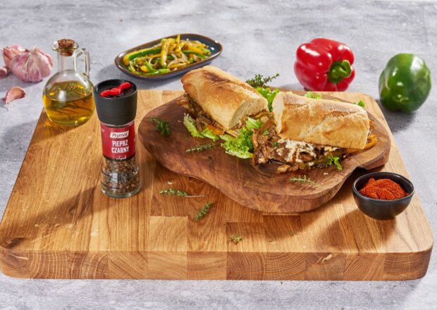 Fotografia przedstawiająca Philly cheesesteak - amerykańska kanapka z wołowiną, DS XXIV, odc. 2