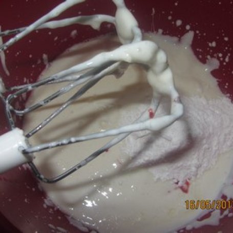 Krok 2 - Pianka jogurtowa z galaretką foto