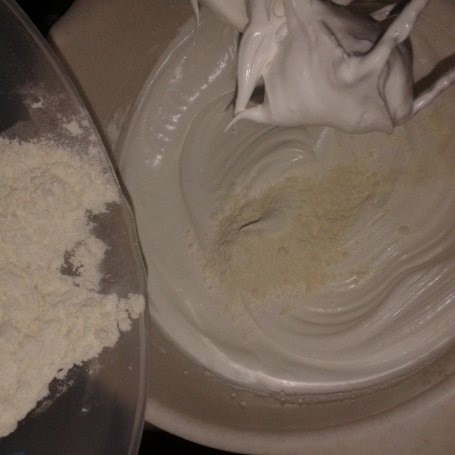 Krok 2 - Piankowa babka z makiem foto