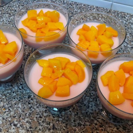 Krok 5 - Piankowy deser galaretkowy z brzoskwiniami foto