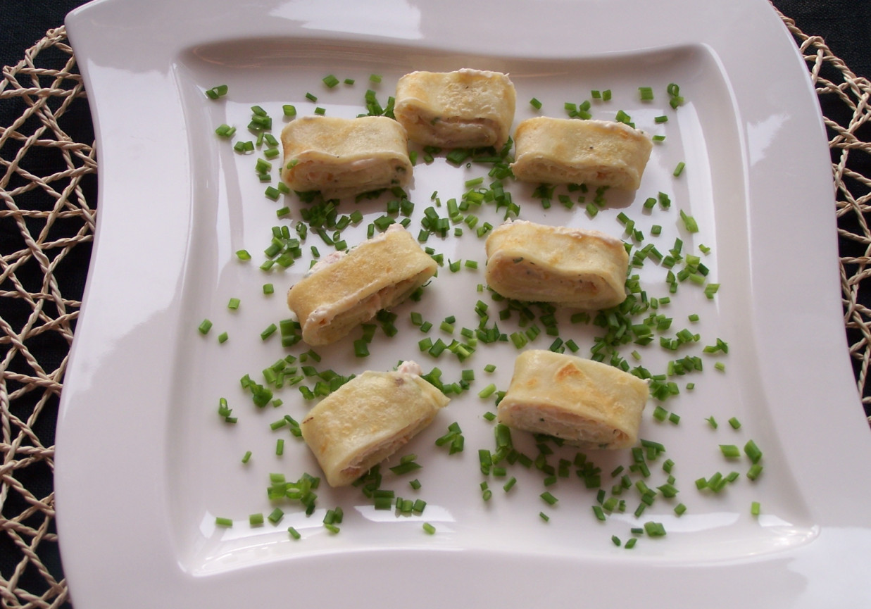 Piątkowe naleśniki, czyli z białym serem i łososiem :) foto