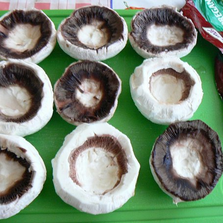 Krok 1 - Pieczarki faszerowane mozzarellą foto