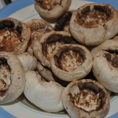 Krok 1 - Pieczarki nadziewane mięsem mielonym foto