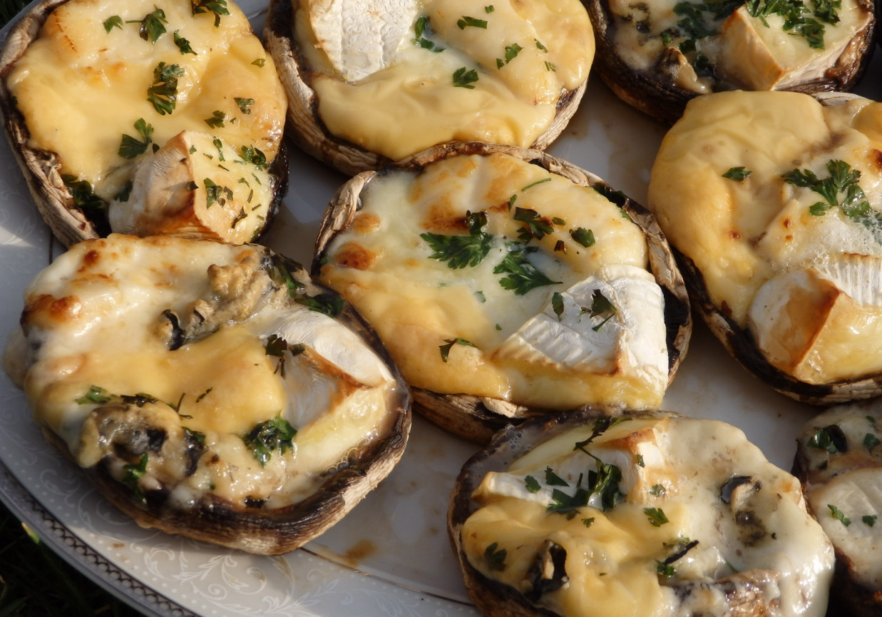 Pieczarki pełne sera foto