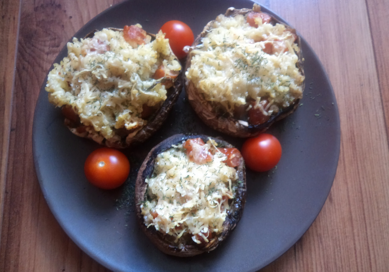 Pieczarki Portobello zapiekane z kaszą jaglaną i Parmezanem