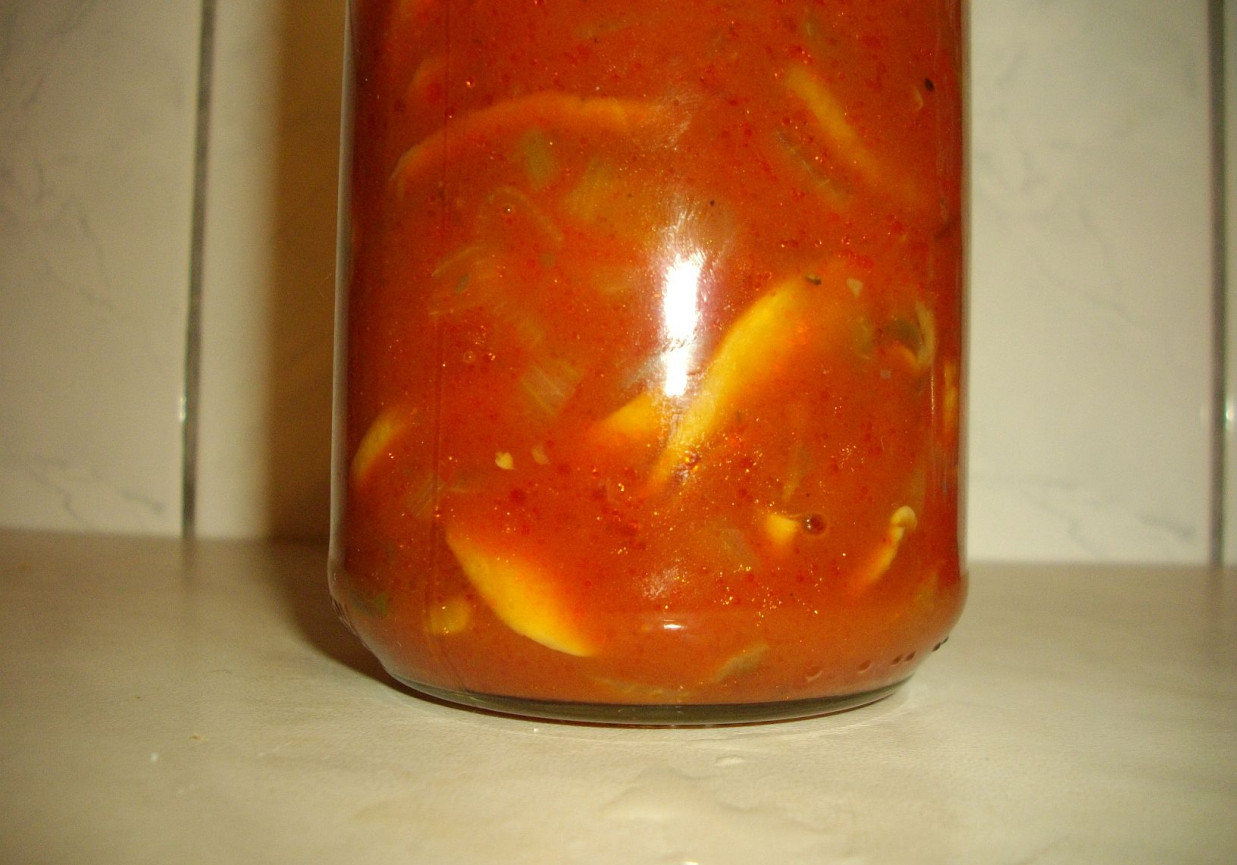 Pieczarki w sosie pomidorowym do słoika foto