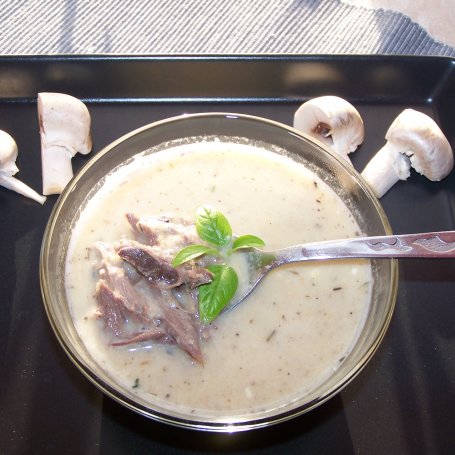 Krok 7 - Pieczarki z cukinią, czyli nawet smaczne połączenie w zupie krem :) foto