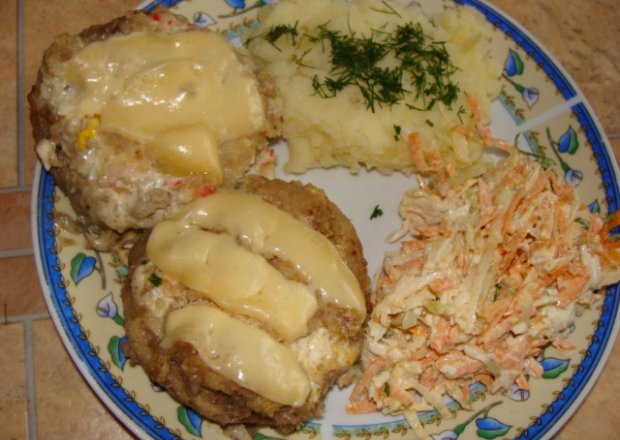 Fotografia przedstawiająca pieczarki z farszem i serem żółtym