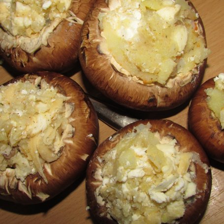 Krok 10 - PIECZARKI Z SEROWO-ZIEMNIACZANYM FARSZEM foto