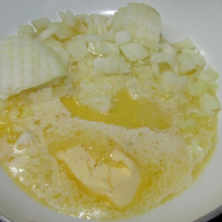 Krok 2 - PIECZARKI Z SEROWO-ZIEMNIACZANYM FARSZEM foto