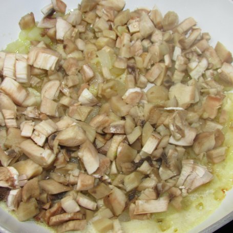 Krok 4 - PIECZARKI Z SEROWO-ZIEMNIACZANYM FARSZEM foto