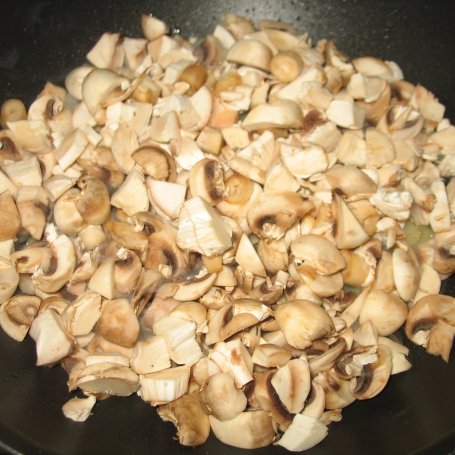 Krok 3 - Pieczarki zapiekane z serem brie foto