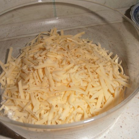 Krok 2 - Pieczarkowa sałatka z serem żółtym foto