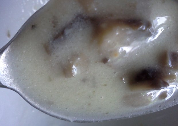 Fotografia przedstawiająca pieczarkowa zupa krem