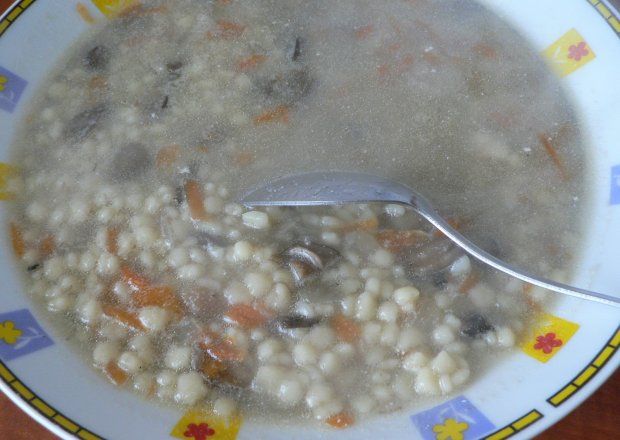 Fotografia przedstawiająca Pieczarkowa zupa z zacierką