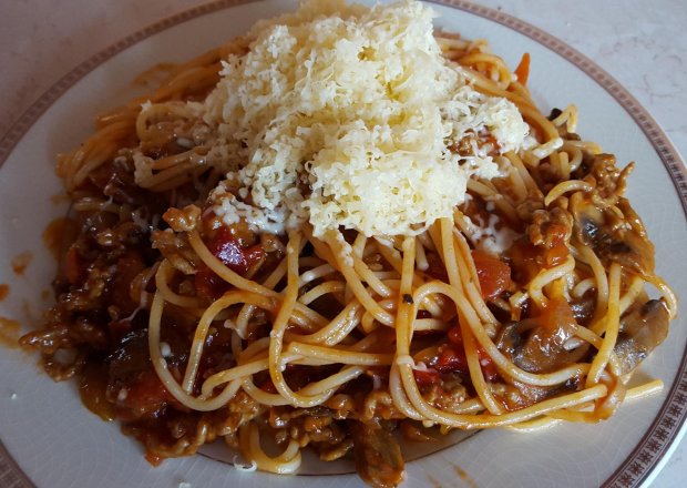 Fotografia przedstawiająca Pieczarkowe spaghetti z wołowiną