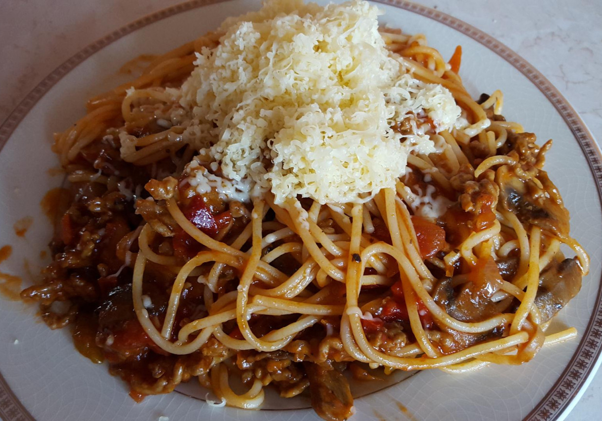 Pieczarkowe spaghetti z wołowiną foto
