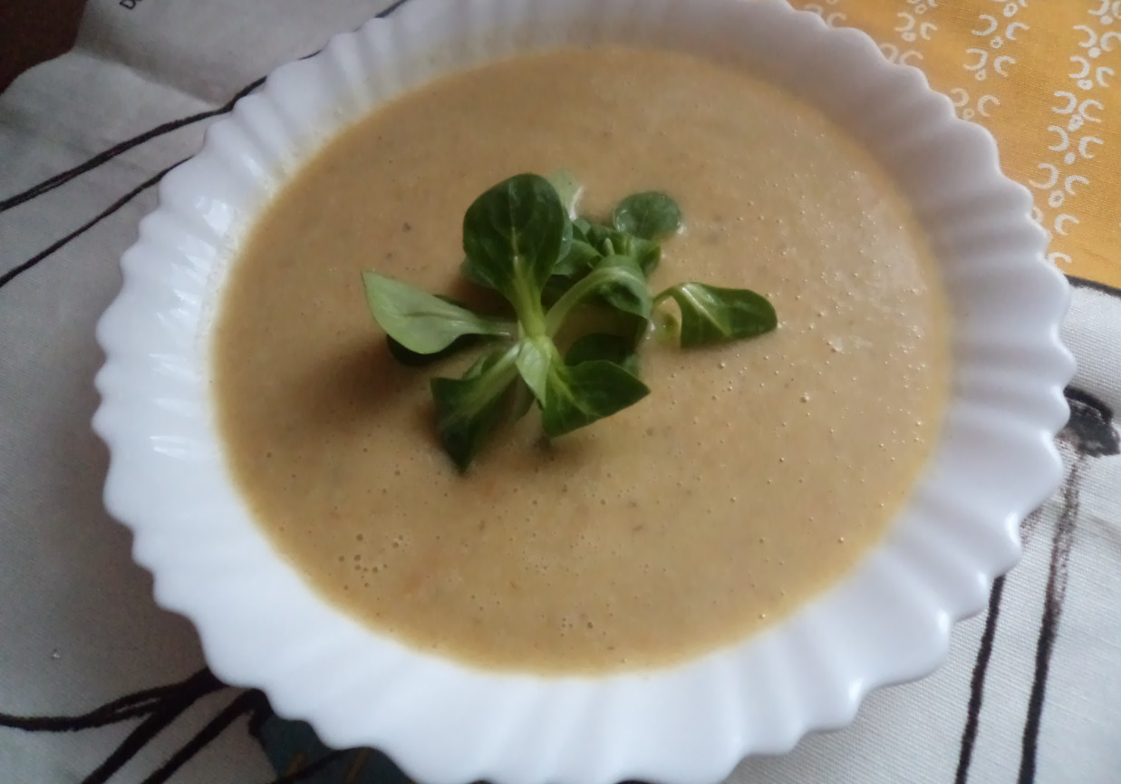 Pieczarkowo-porowa zupa krem zaserwowana z roszponką :) foto