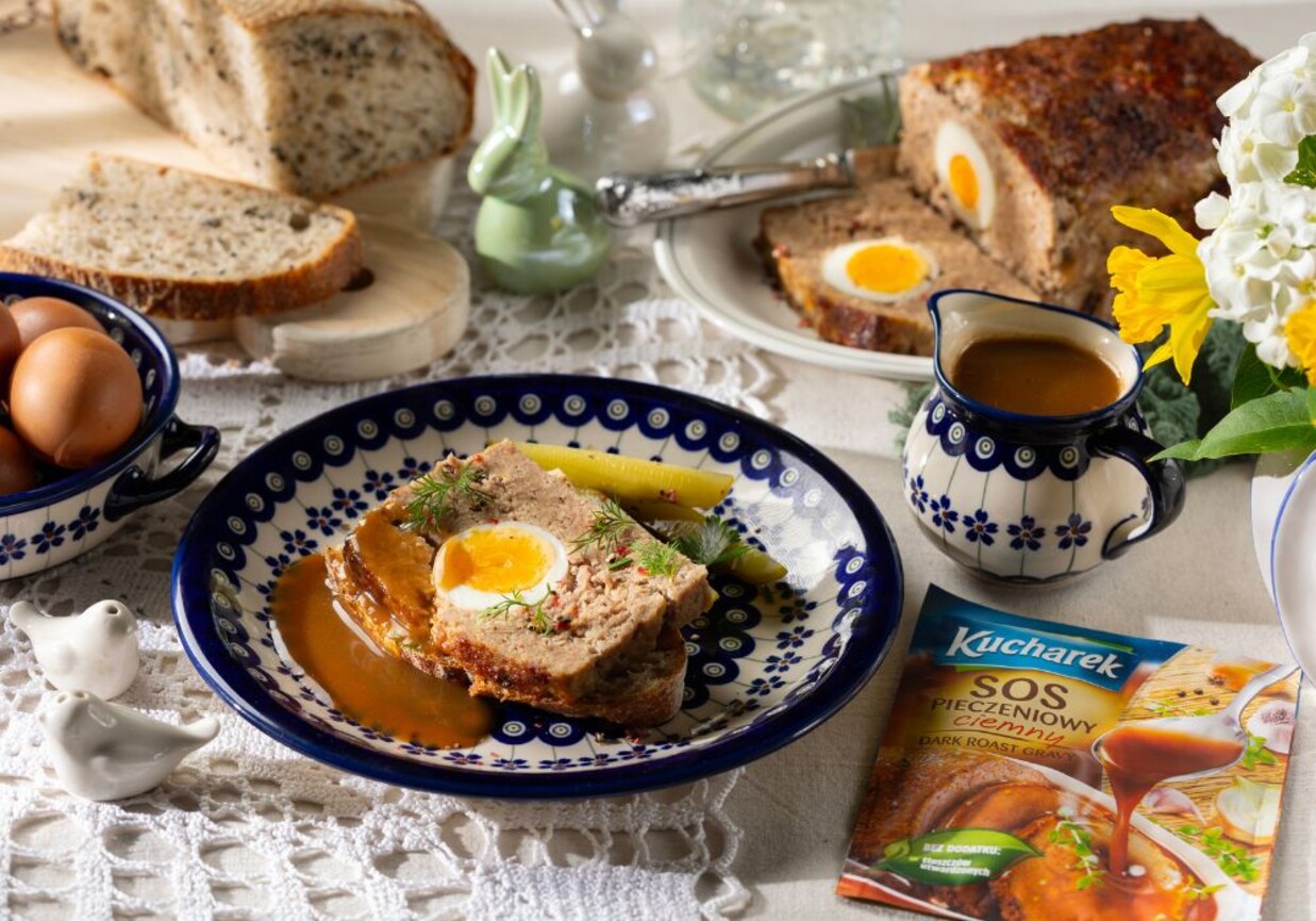 Pieczeń rzymska z jajkiem foto