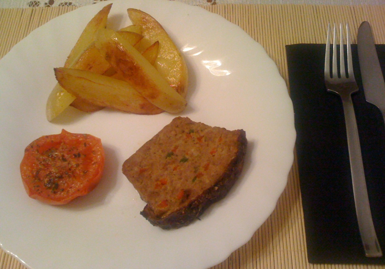 Pieczeń rzymska z mięsa wołowego z papryką foto