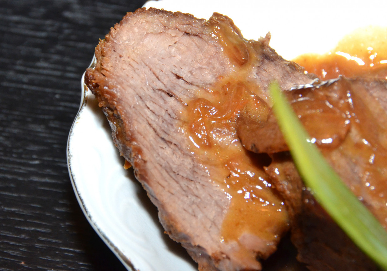 Duszona wołowina we własnym sosie foto