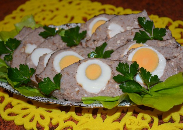 Fotografia przedstawiająca Pieczeń z jajem i orzechami