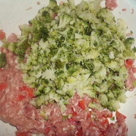 Krok 2 - Pieczeń z mięsa mielonego z papryką i brokułem foto