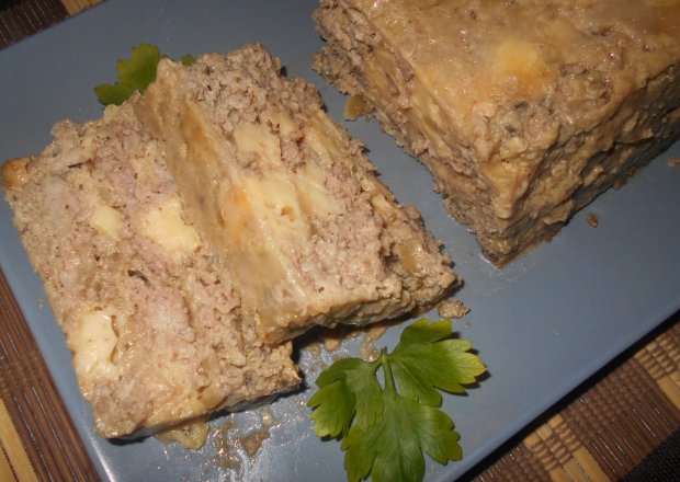 Fotografia przedstawiająca Pieczeń z mięsa mielonego z serem