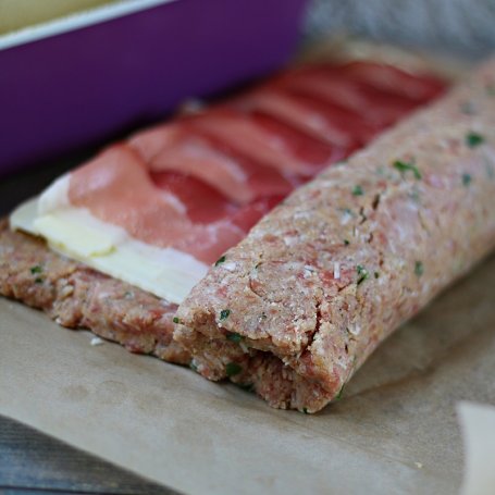 Krok 3 - Pieczeń z mozzarellą i szynką parmeńską foto