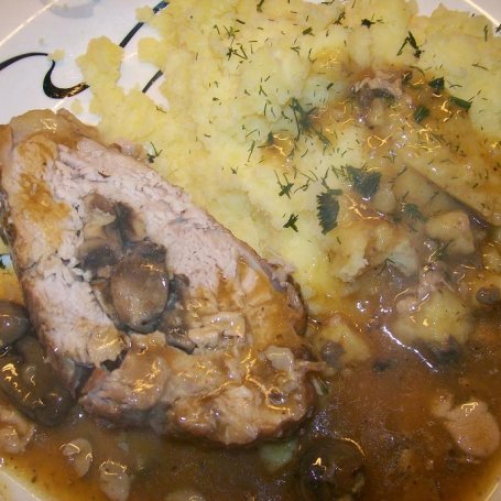 Krok 4 - pieczen ze schabu faszerowana pieczarkami foto