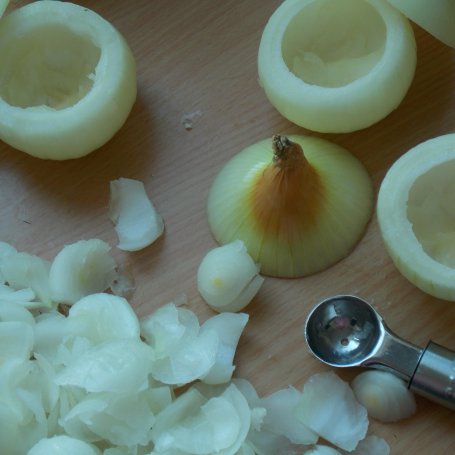 Krok 2 - Pieczona cebula z kaszą gryczaną w śliwkowym chutney foto