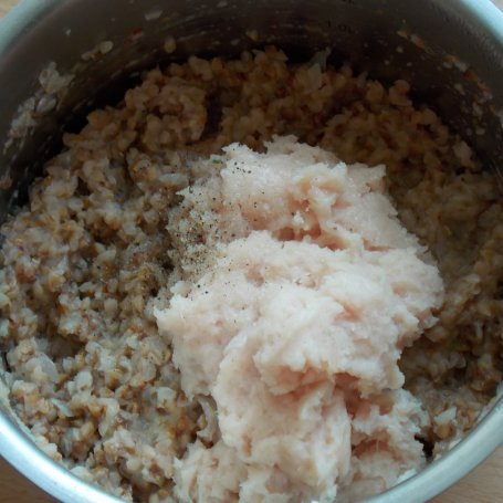 Krok 5 - Pieczona cebula z kaszą gryczaną w śliwkowym chutney foto