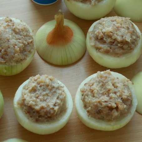 Krok 6 - Pieczona cebula z kaszą gryczaną w śliwkowym chutney foto