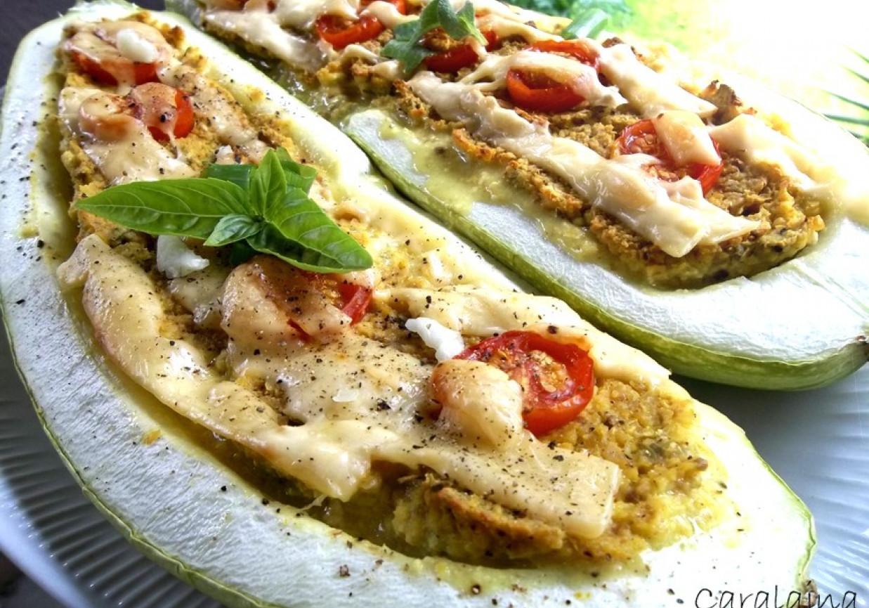 pieczona cukinia nadziewana soją foto