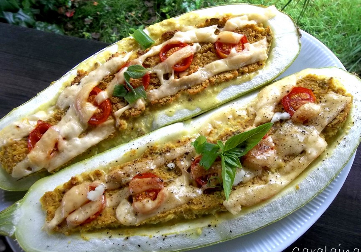pieczona cukinia nadziewana soją foto