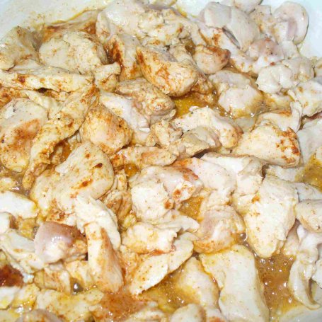 Krok 3 - Pieczona dynia z kurczakiem i makaronem foto