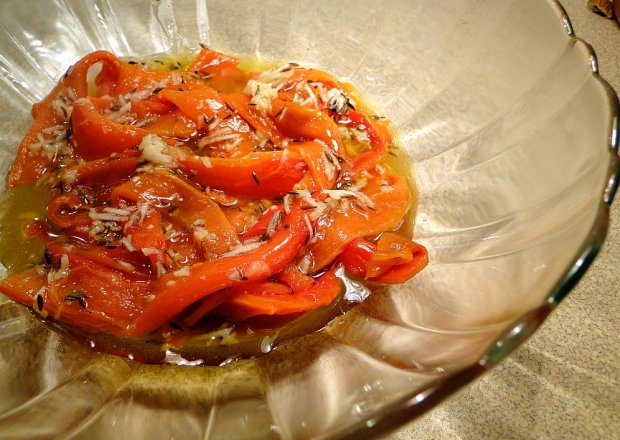 Fotografia przedstawiająca Pieczona papryka w sosie